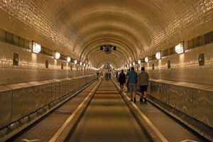 Read more about the article Alter Elbtunnel